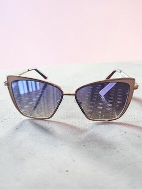 Diff Gold Frame Cat-Eye Sunglasses with Pink-Purple Gradient Lenses